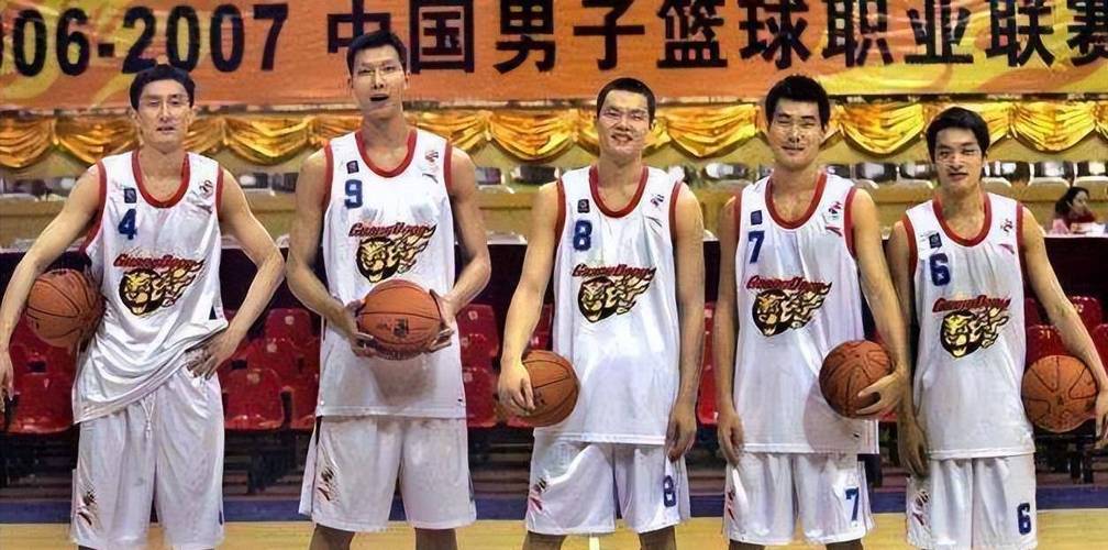 中国篮球历史上有哪些的控卫 (辽宁男篮篮球教父名单)